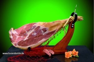 Serrano-Schinken mit Bock und Messer