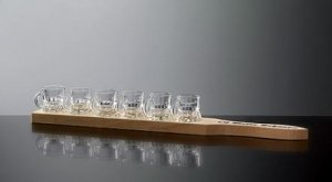 Servierholz mit sechs Stampern