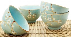 Set aus 4 Schalen hellblau mit weiß