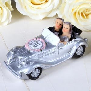 Silber-Brautpaar im Auto