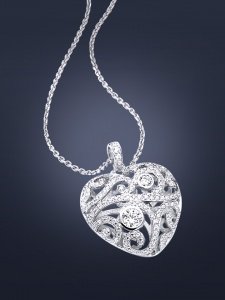 Silberner Herzanhänger mit Zirkonia