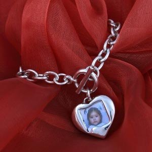 Silbernes Armband mit Herzanhänger für e