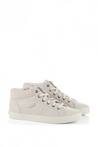 Sportiver Lochmuster-Sneaker