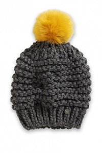 Strickmütze mit Pompon