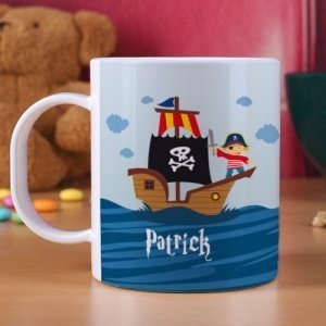 Kinder Tasse aus Melamin mit Wunschnamen - Motiv: Piratenschiff