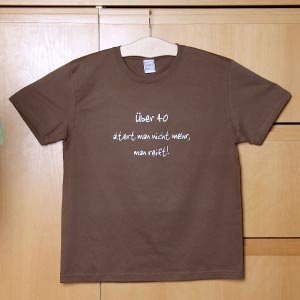 T-Shirt *Über 40 altert man nicht mehr, 