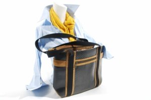 Tasche "Lektorin" aus Reifenschlauch