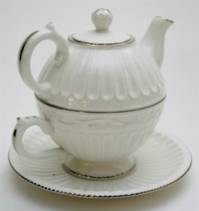 Tea for one pearl white