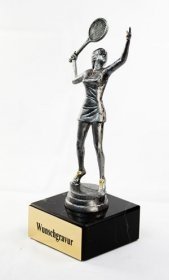 Tennisspieler Pokal graviert