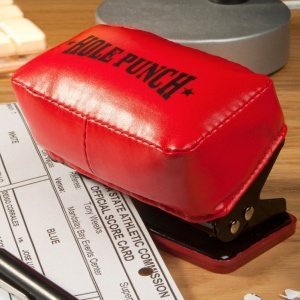 The Hole Punch - Locher mit Boxsack