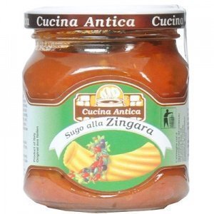 Tomatensauce mit Oliven Kapern und Sarde