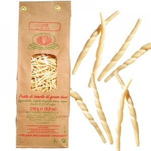 Trofie Liguri Rustichella d Abruzzo hand