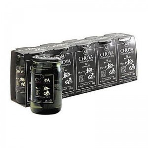 Ume-Likör mit einer Pflaume Extra von Ch