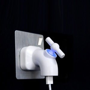 USB Stromadapter als Wasserhahn