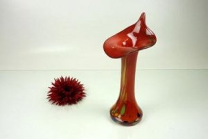 Vase schlank mit Spitzrand rot 25cm