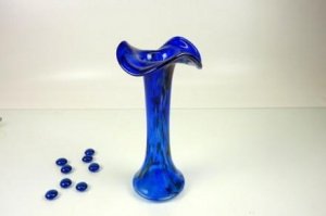 Vase schlank mit Wellenrand blau 23cm