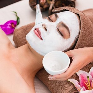 Verjüngungskur - Gesichtsbehandlung - Bo