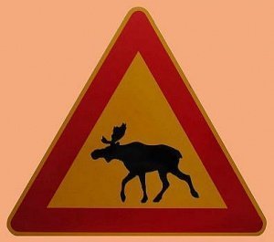 Verkehrszeichen mit schwedischem Elch