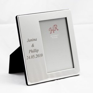 Versilberter Rahmen mit Gravur