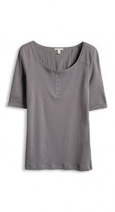 Verspieltes Henley-Shirt