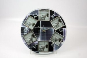 Wanduhr mit sechs Fotorahmen
