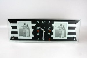 Wanduhr mit zwei Rahmen