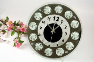 Wanduhr mit zwölf Fotorahmen 30x30cm