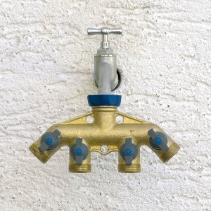 Wasserhahn-Quartett, Messing