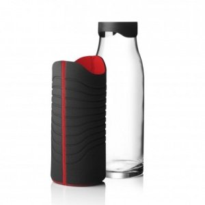 Wasserkaraffe 1L mit Hülle schwarz/rot