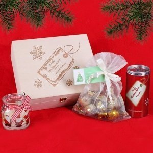 Weihnachtsbox mit Pralinen und Prosecco