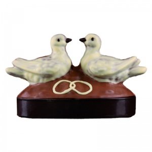 Weiße Tauben aus Schokolade