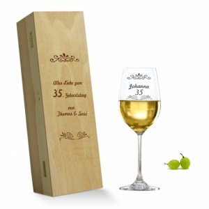 Weißweinglas in Holzkiste *Geburtstag*