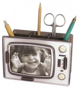 Stiftebox mit Bilderrahen, Fernseher