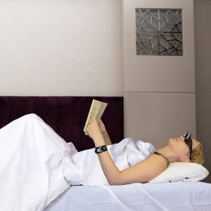 Winkelbrille zum Lesen im Liegen