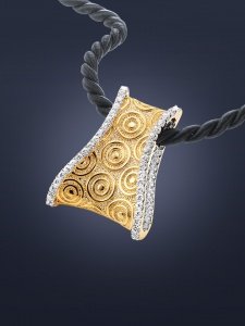 Zweifarbiger Anhänger ?Spiralen?