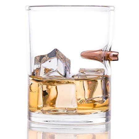 Whiskey Glas mit einer echten Gewehr Kugel