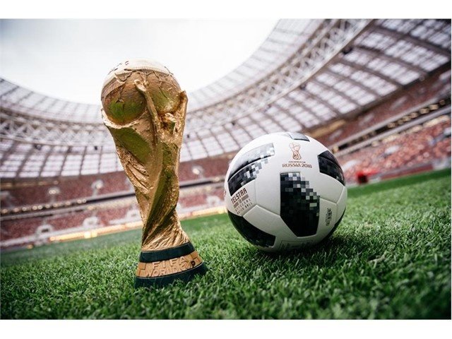 adidas Herren Fifa WM Offizieller Spielball Ball Telstar 18