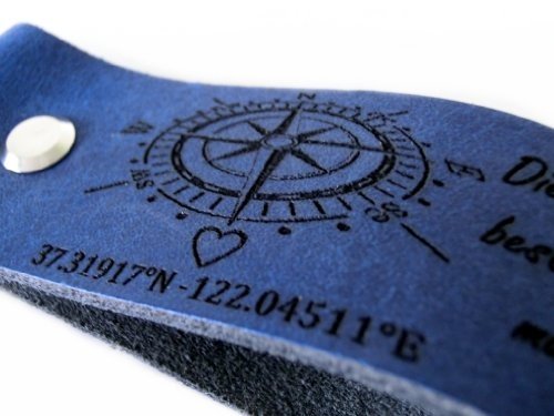 Area17 Leder Schlüsselanhänger - Die Koordinaten des Herzens - jeansblau - mit Wunsch Gravur