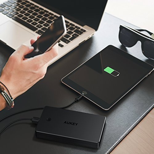 AUKEY Powerbank 20000mAh, Externer Akku mit 2 Ports Ausgänge und 2 Eingänge (Lightning + Micro USB