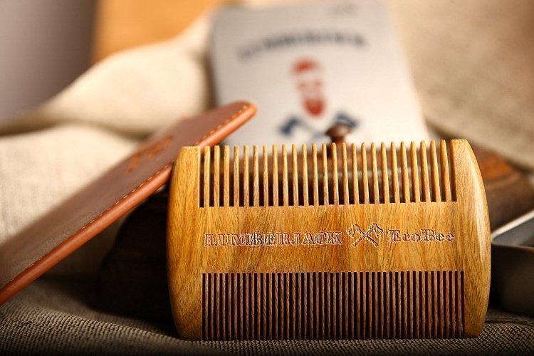 Bartkamm Doppelseitiger, Geschenk für Männer -ein Holzkamm der Bart und Lederbezug,Taschenformat ,