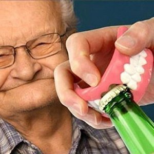 Flaschenöffner Gebiss witziger Öffner Kronkorken Flasche Party Spass