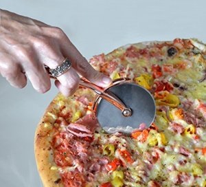 Hochwertiger Designer-Pizzaschneider von BetterPRODUCTS in Premiumqualität! Pizzaroller - Teigschne