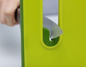 Schneidebrett mit integriertem Messerschleifer