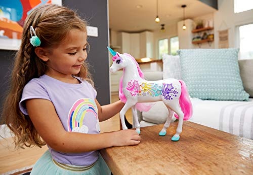 Barbie Dreamtopia Regenbogen Einhorn mit magischer Bürste für Musik und Lichter, ab 3 Jahren