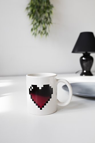 Kikkerland Wärmeeffekt-Tasse "Pixel Heart"