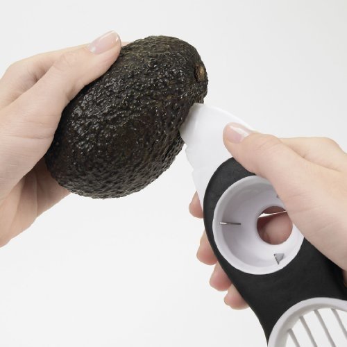 OXO Good Grips 3-in-1-Avocadoschneider, Weiss