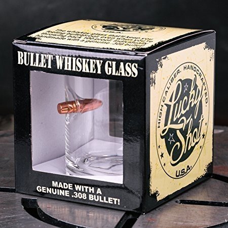 Whiskey Glas mit einer echten Gewehr Kugel