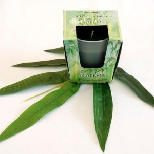 handverpacktes Wellnessgeschenke Set Bamboo mit Bambus Massagebürste und Duftkerze sowie Peelingsch