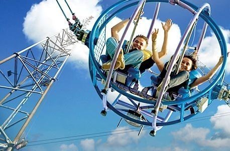 Jochen Schweizer Geschenkgutschein: Familien-Kurzurlaub mit Skyline Park Besuch im Allgäu