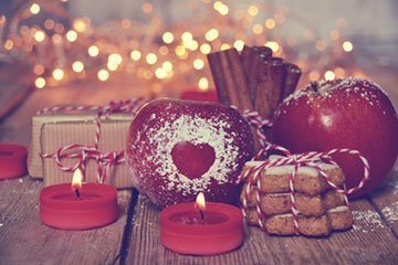 Gebäck, Nüssen oder Äpfeln zu Weihnachten